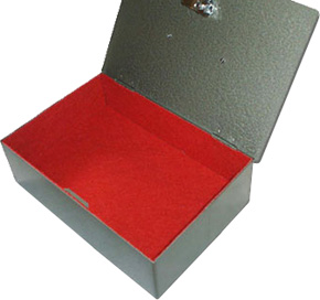 PORTA-JÓIAS Nº 6 FORRADO E COM FECHAMENTO POR CHAVE YALE